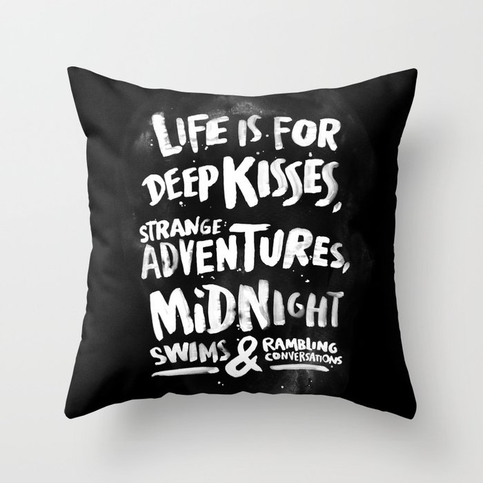 Life is for deep kisses... Throw Pillow