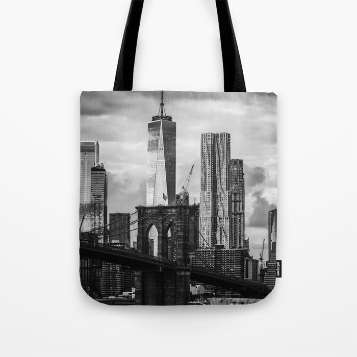 Brooklyn Bridge and Manhattan skyline at night in New York City black and white Tote Bag