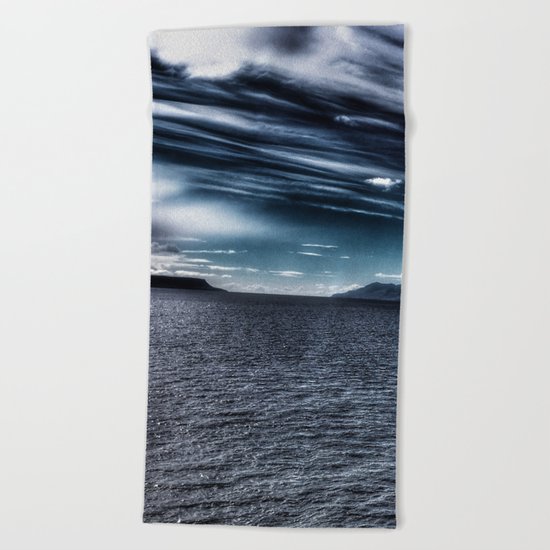 Speed Bonnie Boat Beach Towel