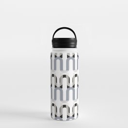 Graphic letter U print pillow Water Bottle