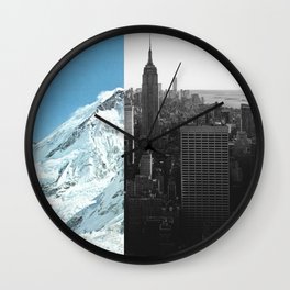 Die Stadt in den Bergen · Mountain City Wall Clock