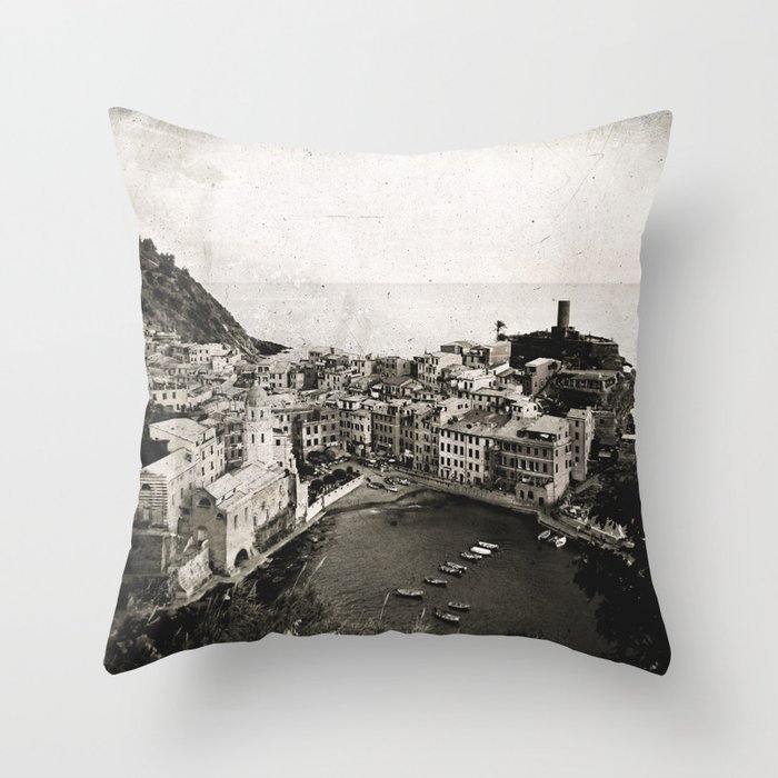 vernazza {b&w Throw Pillow