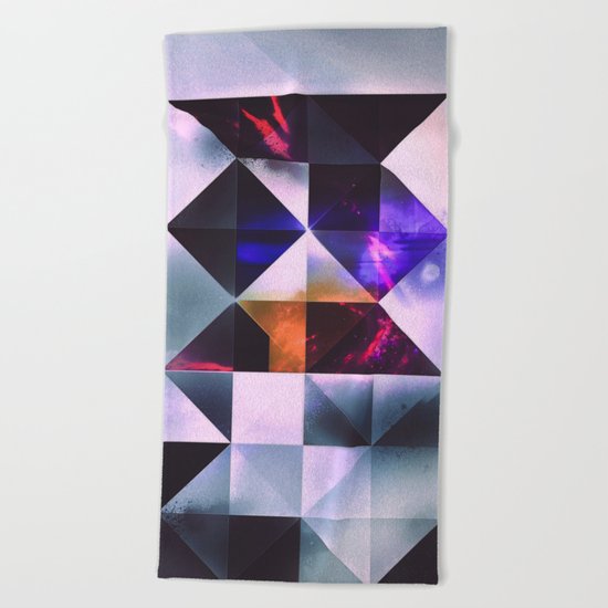 wwyte rybbyt Beach Towel