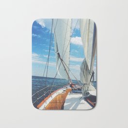 Sweet Sailing - Sailboat on the Chesapeake Bay in Annapolis, Maryland Badematte