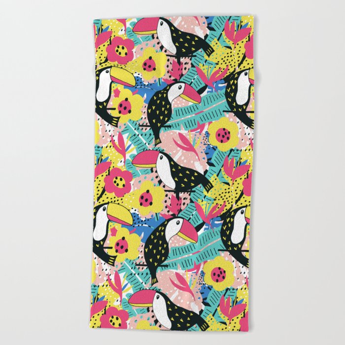 Toucan floral pattern Beach Towel