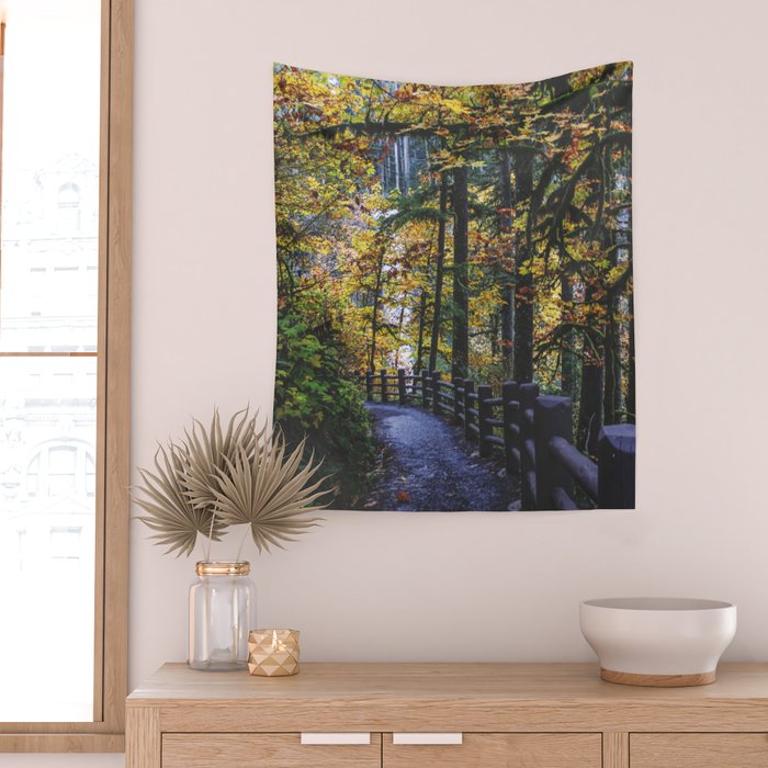 Vertical tapestry store