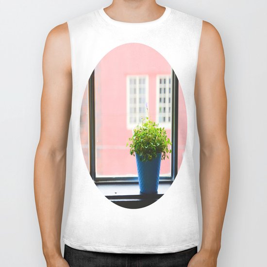 A little light for the plant Biker Tank