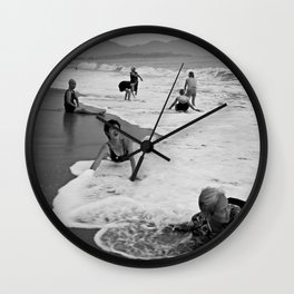Bathing Woman in Vietnam - analog Wall Clock