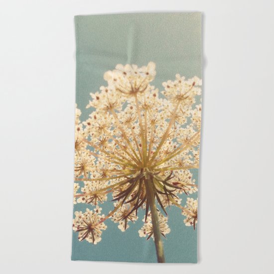 Queen Anne's Lace Beach Towel