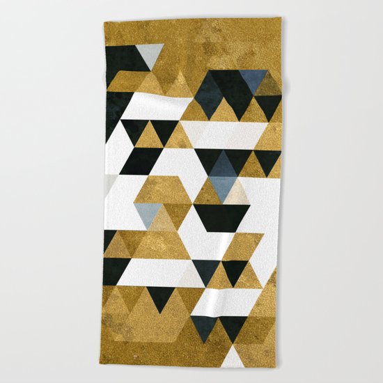 gyldynn yge Beach Towel