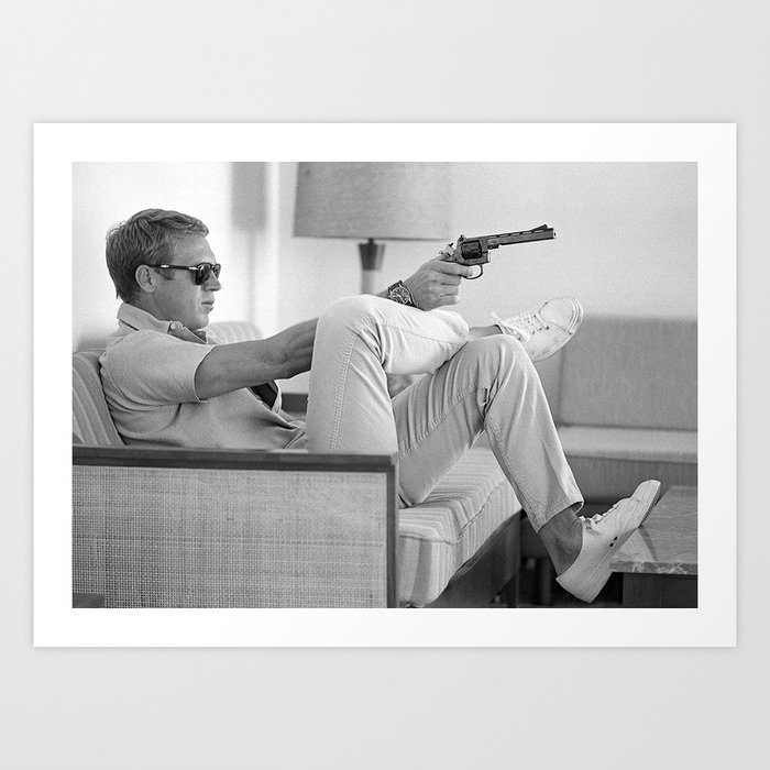[Image: steve-mcqueen-gun-sunglasses-black-and-w...prints.jpg]