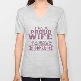 I'M A PROUD PHOTOGRAPHER'S WIFE V Neck T Shirt