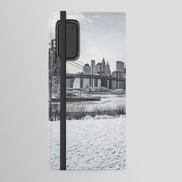 Brooklyn Bridge and Manhattan skyline during winter snowstorm blizzard in New York City Android Wallet Case