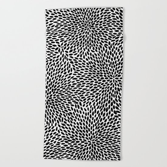 NO QUIETUDE B&W Beach Towel