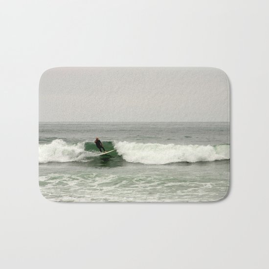 Breaking the waves Bath Mat