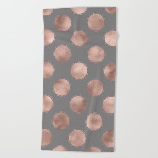 Rosegold pink metal polkadots on grey backround - dots Beach Towel