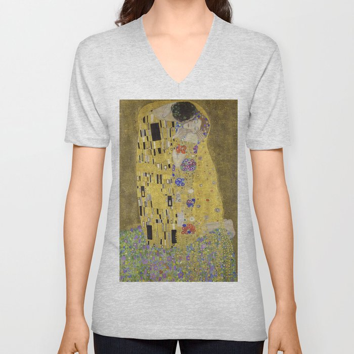 Gustav Klimt's The Kiss (1907–1908) famous painting. V Neck T Shirt