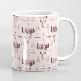 Seamless pattern with arrows bull skull with horns and flowers Coffee Mug