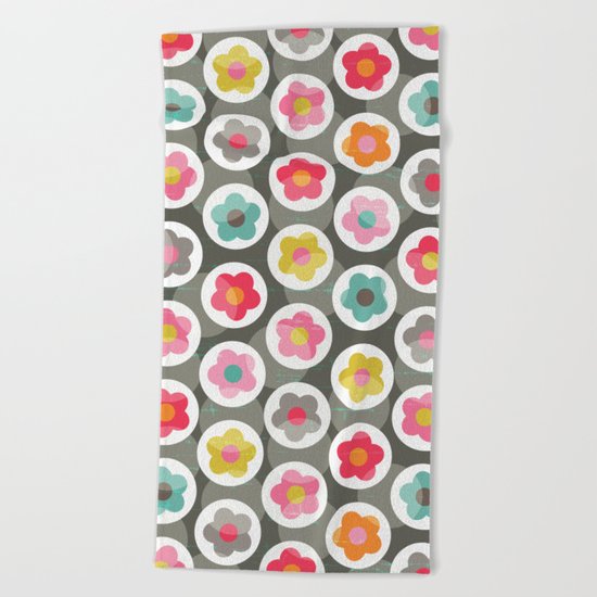 LAZY DAISY PATTERN Beach Towel
