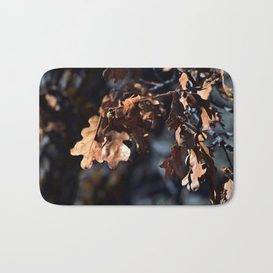 Winter oak leaves Bath Mat