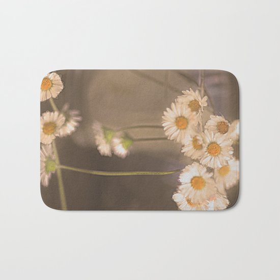 Vintage daisies(2). Bath Mat