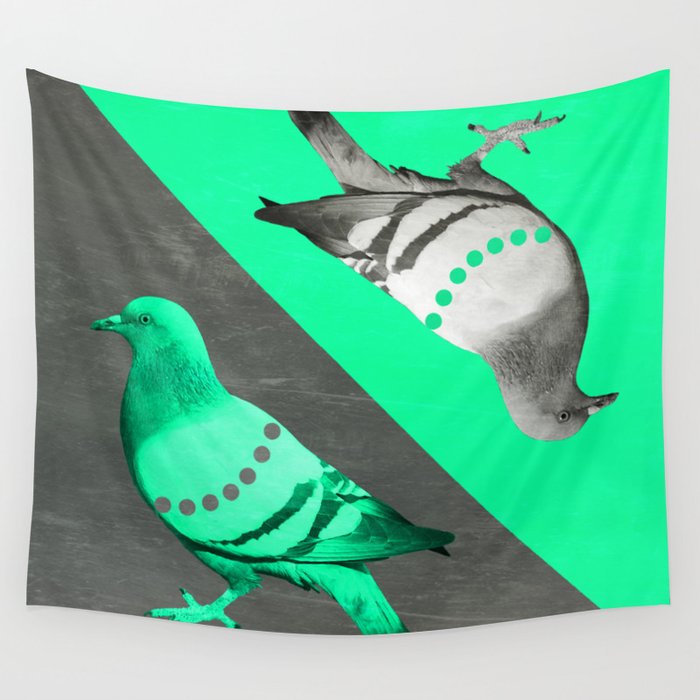 Pigeon's reflexion Wall Tapestry