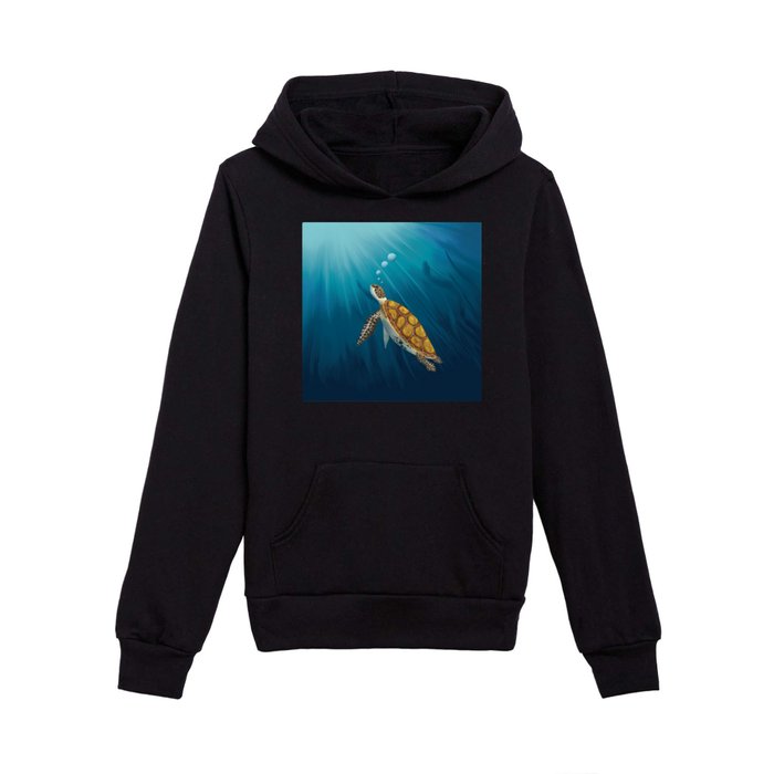 Sea turtle swimming in the ocean Kids Pullover Hoodie