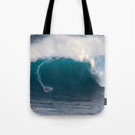 Surfing "Jaws" (Pe'ahi) Tote Bag