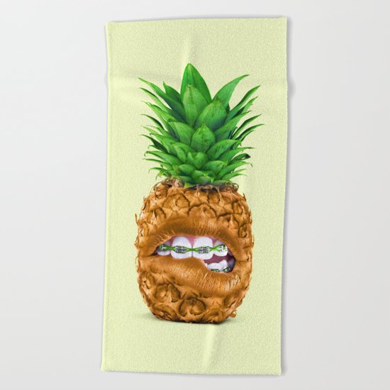 PINEAPPLE LIPS Beach Towel