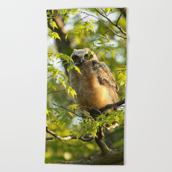 A peek between the leaves Beach Towel