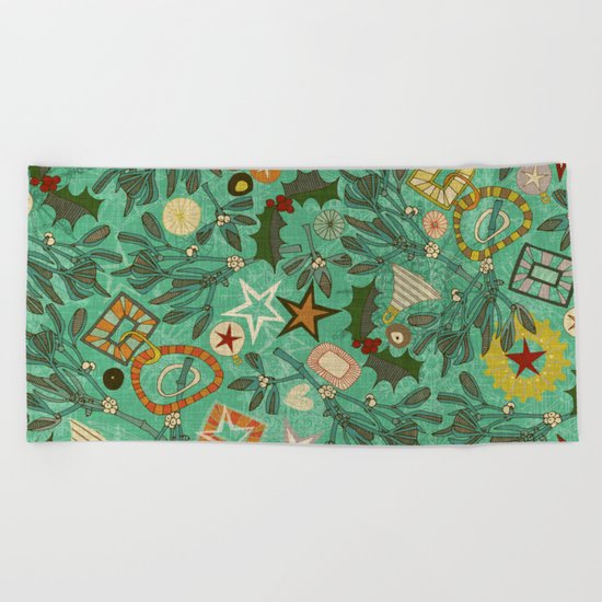 festive berries Beach Towel