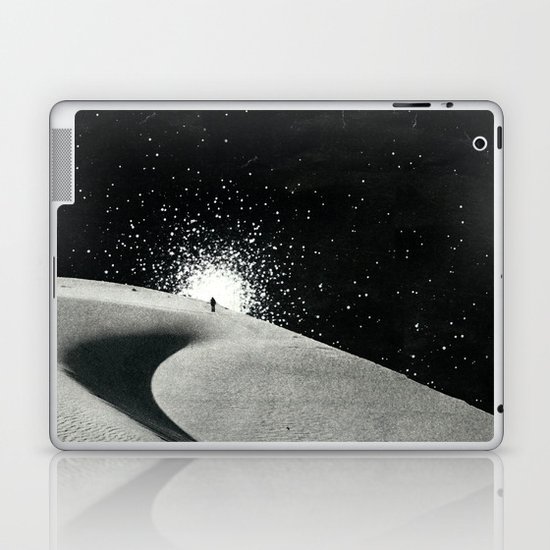 Un tizio che non ha capito che quelle luci non sono un buon segno Laptop & iPad Skin