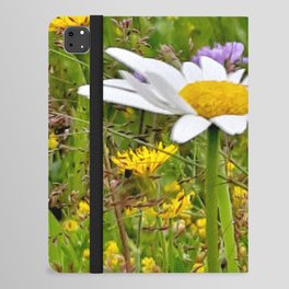 Wild daist flowers o the summer field with spider iPad Folio Case