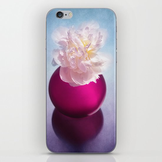 LADY IN WHITE iPhone Skin