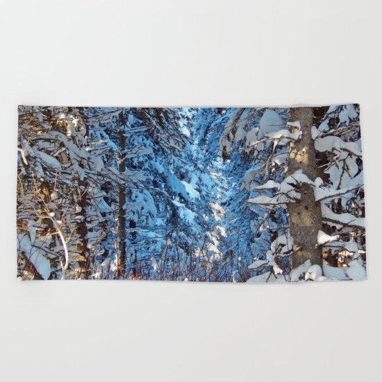 Deep into the gap Beach Towel