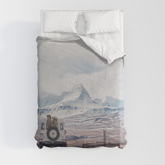 NEVER STOP EXPLORING ICELAND Comforter