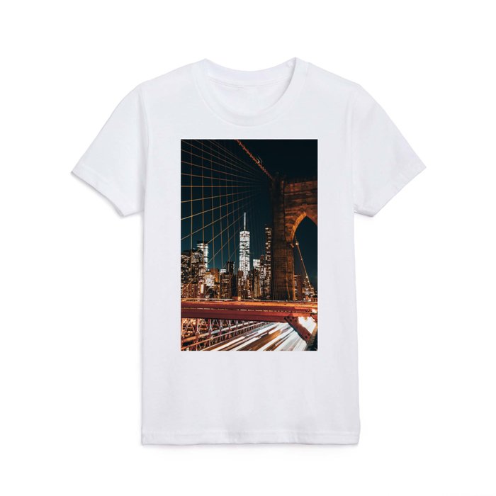 Brooklyn Bridge and Manhattan skyline in New York City at night Kids T Shirt