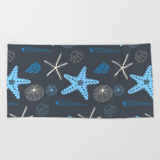 Tropical underwater life Beach Towel