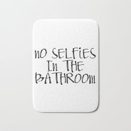 ON SALE | Printable Bathroom Sign | No Selfies in The Bathroom Bath Mat | Bathroomsign, Printableart, Funnysign, Typography, Funnyprint, Black And White, Typographyprint, Bathroomart, Inthebathroom, Wallart 