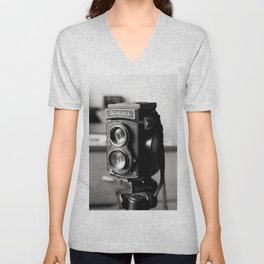 Vintage Camera Tri-pod Seagull black and white photograph - photography - photographs wall decor V Neck T Shirt