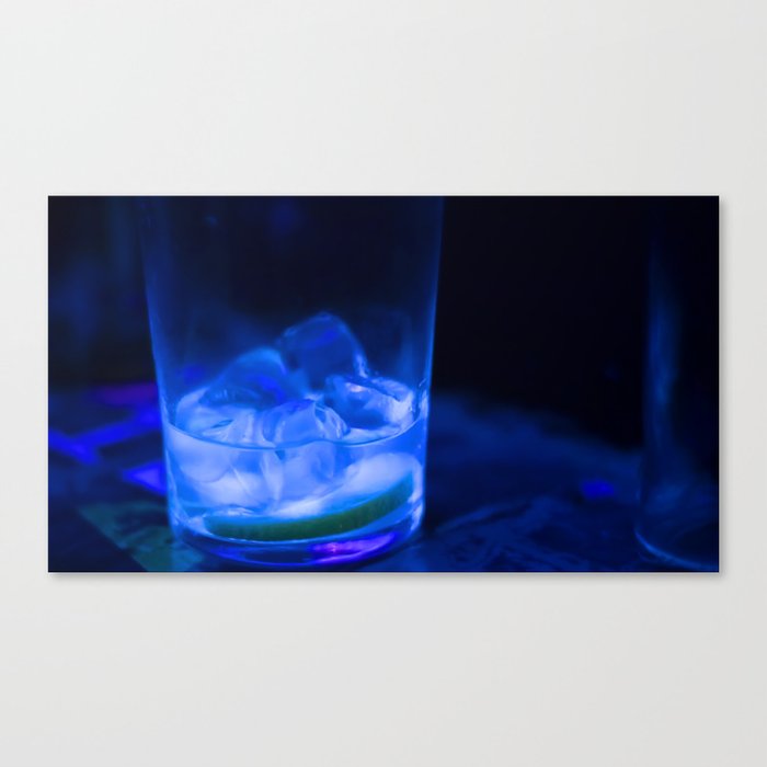 almost finished cocktail - Bright glass and ice cubes - Dark background Canvas Print