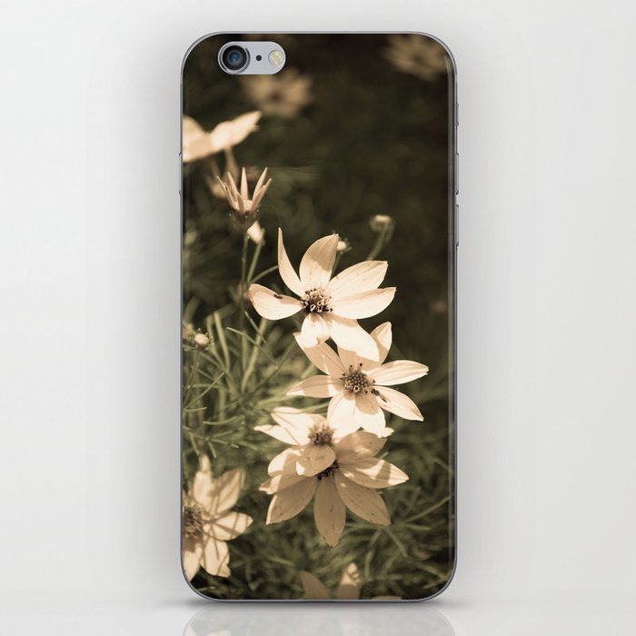 •flowers• iPhone Skin