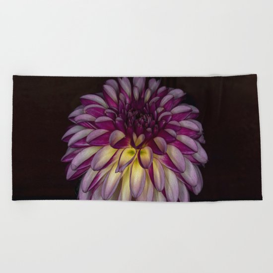 Flower glow Beach Towel