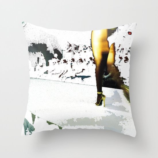 Pasarela Gaudí Throw Pillow