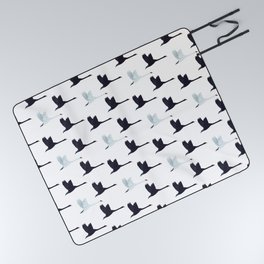 Flying Elegant Swan Pattern Picnic Blanket