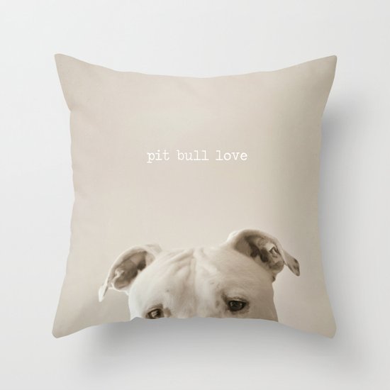 Pit bull love Throw Pillow