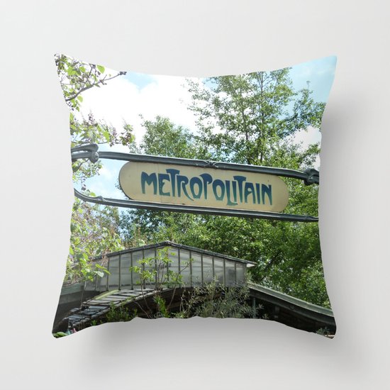 Metropolitain Throw Pillow
