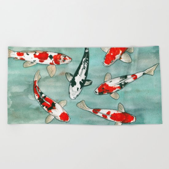 Le ballet des carpes koi Beach Towel