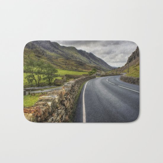 Llanberis Pass Winding Road Bath Mat