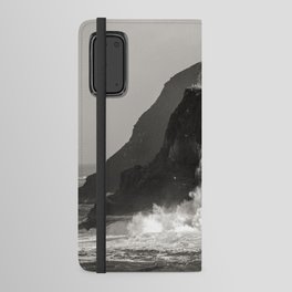 Black and White Ocean Waves | Waves Crashing into Cliff Android Wallet Case